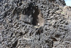 Pillow lavas com fraturação radial - tudo de grandes dimensões © Celso Figueira 
