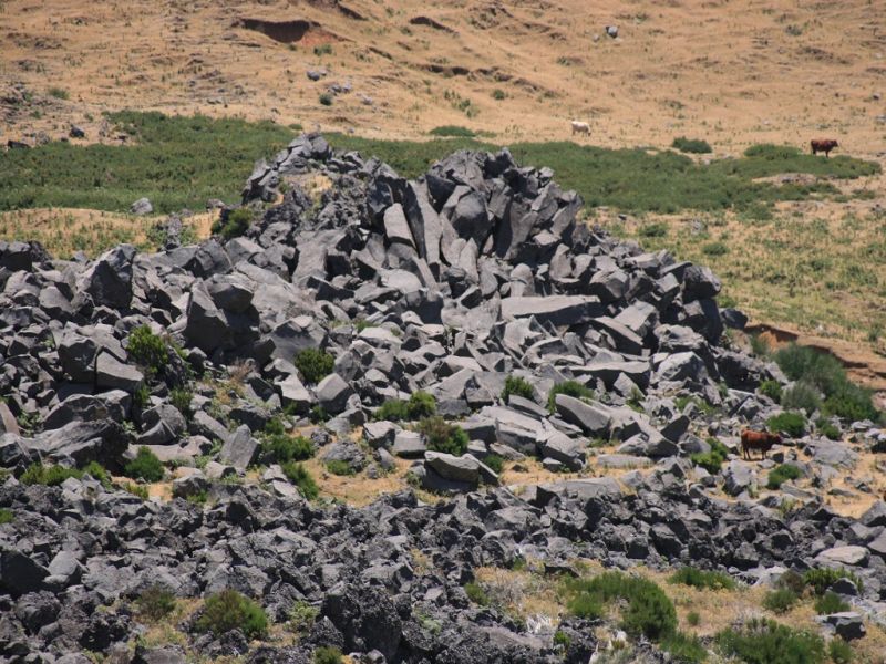Sítio das Pedras - empilhamento de blocos de basalto © Ricardo Ramalho